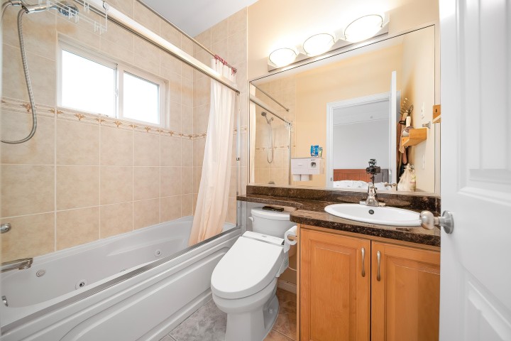 Photo 11 at 3320 E 43rd Avenue, Killarney VE, Vancouver East