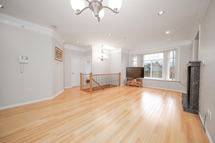 Photo 4 at 3320 E 43rd Avenue, Killarney VE, Vancouver East