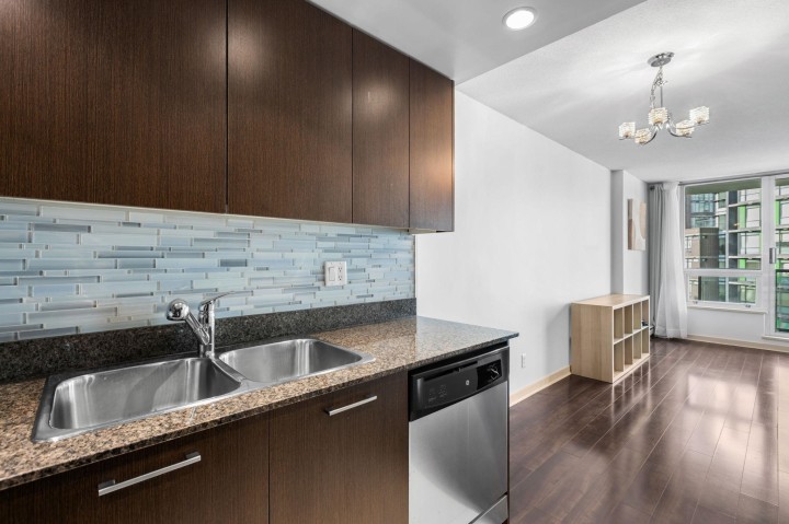 Photo 18 at 706 - 1212 Howe Street, Downtown VW, Vancouver West