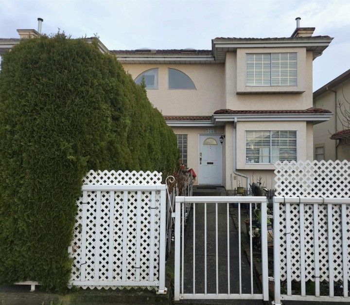 Photo 2 at 7138 Fraser Street, South Vancouver, Vancouver East