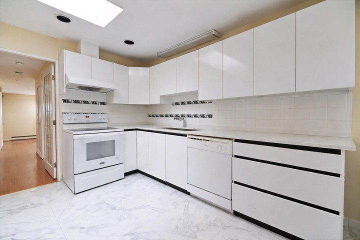 Photo 13 at 7138 Fraser Street, South Vancouver, Vancouver East