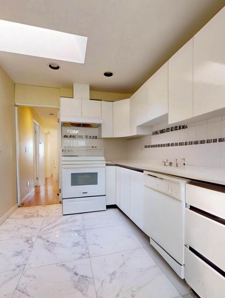 Photo 12 at 7138 Fraser Street, South Vancouver, Vancouver East
