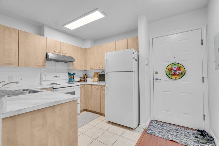 Photo 6 at 102 - 2973 Kingsway, Collingwood VE, Vancouver East