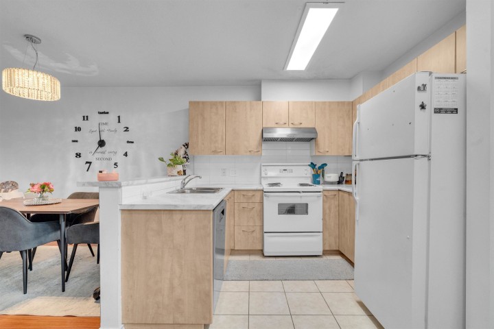 Photo 8 at 102 - 2973 Kingsway, Collingwood VE, Vancouver East