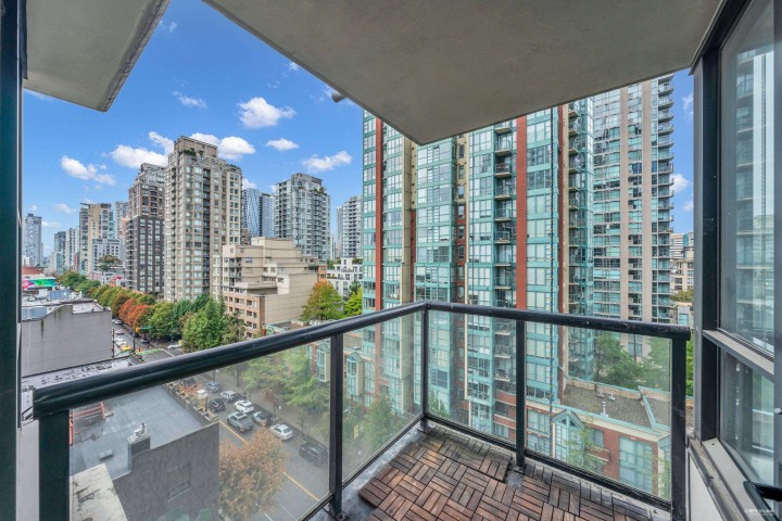 Photo 3 at 1001 - 928 Homer Street, Yaletown, Vancouver West