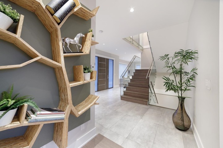 Photo 7 at 517 Granada Crescent, Upper Delbrook, North Vancouver