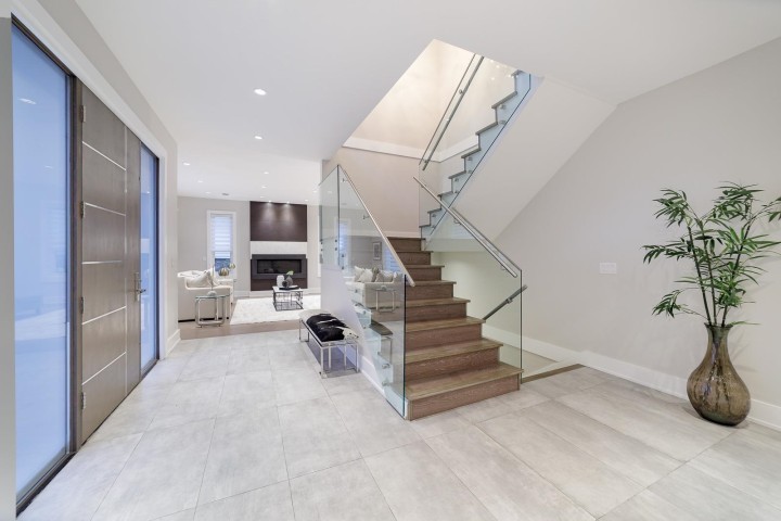 Photo 4 at 517 Granada Crescent, Upper Delbrook, North Vancouver