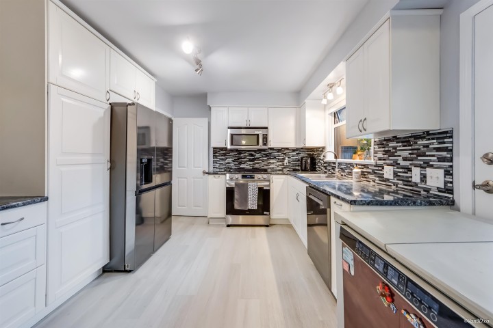 Photo 12 at 3020 Thorncliffe Drive, Edgemont, North Vancouver