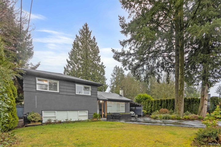 Photo 1 at 3020 Thorncliffe Drive, Edgemont, North Vancouver