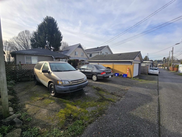 Photo 3 at 123 E 64th Avenue, South Vancouver, Vancouver East