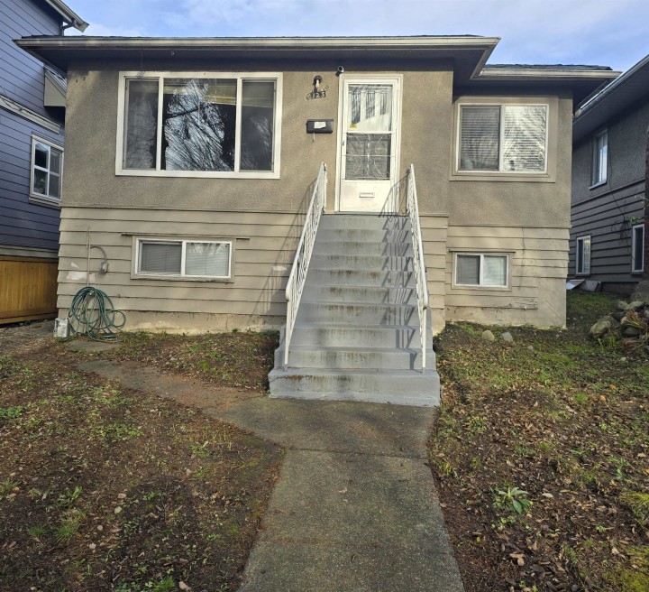 Photo 1 at 123 E 64th Avenue, South Vancouver, Vancouver East