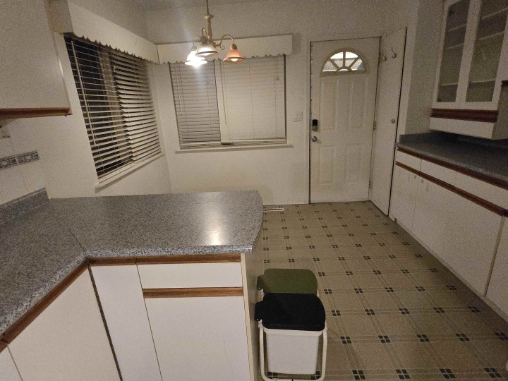 Photo 10 at 123 E 64th Avenue, South Vancouver, Vancouver East