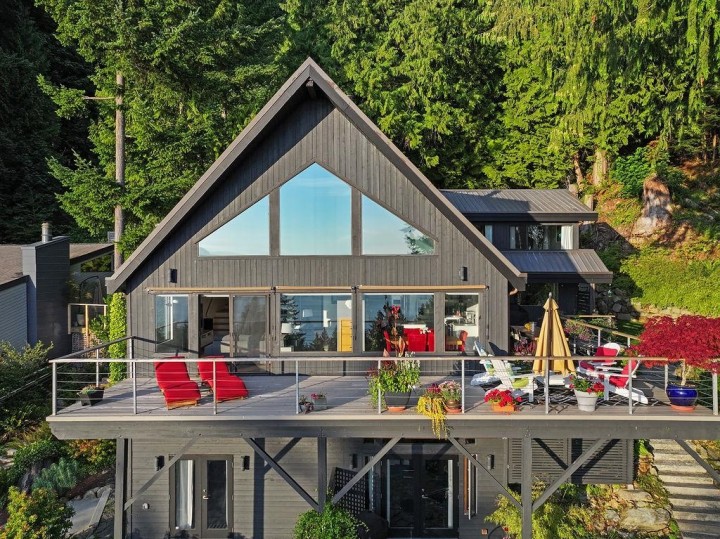 Photo 3 at 485 Timbertop Drive, Lions Bay, West Vancouver