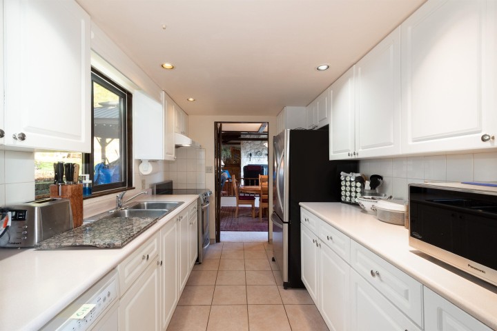Photo 27 at 560 Craigmohr Drive, Glenmore, West Vancouver