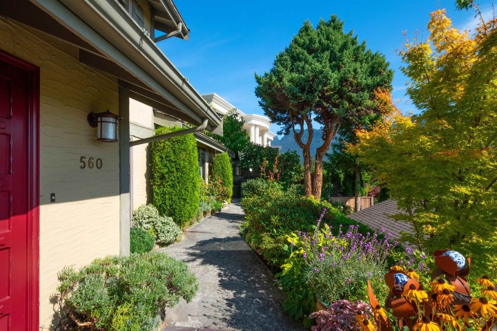 Photo 6 at 560 Craigmohr Drive, Glenmore, West Vancouver