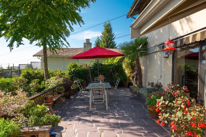 Photo 7 at 560 Craigmohr Drive, Glenmore, West Vancouver