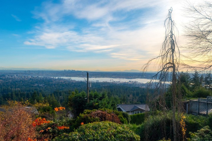 Photo 37 at 560 Craigmohr Drive, Glenmore, West Vancouver
