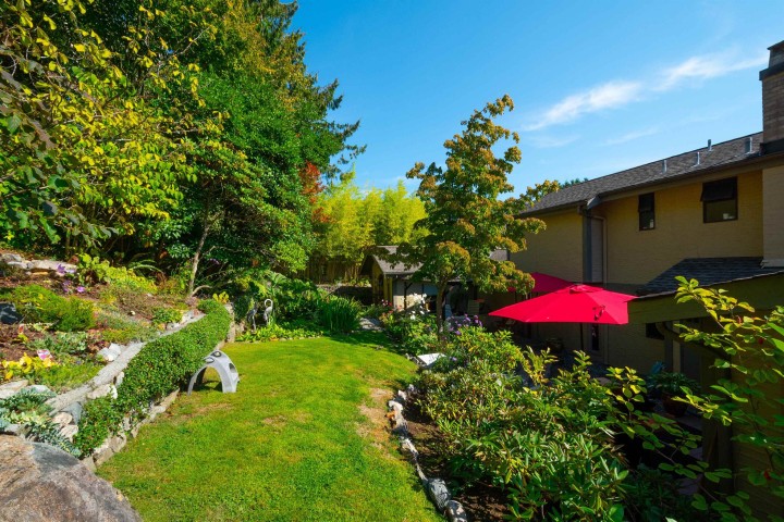 Photo 31 at 560 Craigmohr Drive, Glenmore, West Vancouver