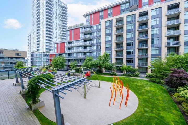 Photo 10 at 302 - 8533 River District Crossing, South Marine, Vancouver East