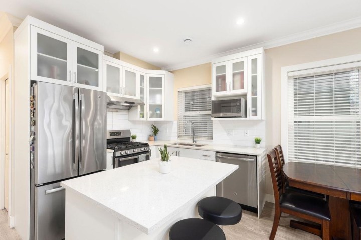 Photo 6 at 201 - 4577 Slocan Street, Collingwood VE, Vancouver East