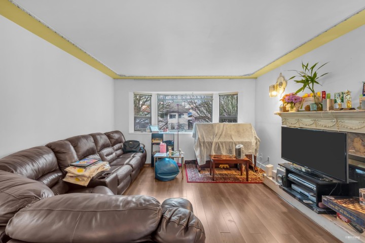 Photo 3 at 3334 Archimedes Street, Collingwood VE, Vancouver East