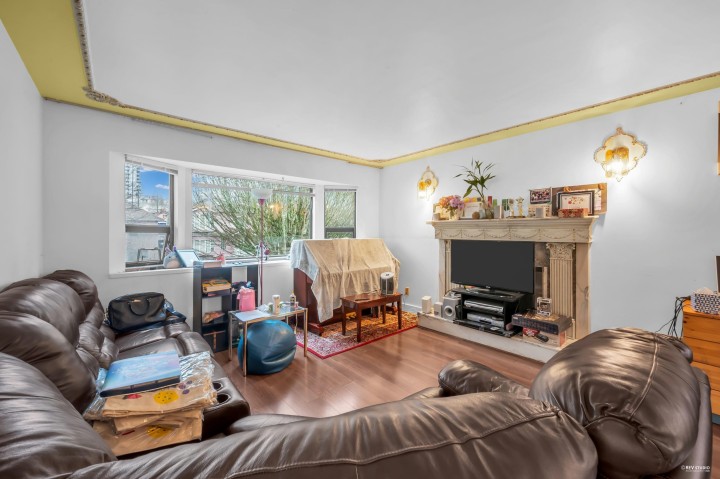 Photo 4 at 3334 Archimedes Street, Collingwood VE, Vancouver East