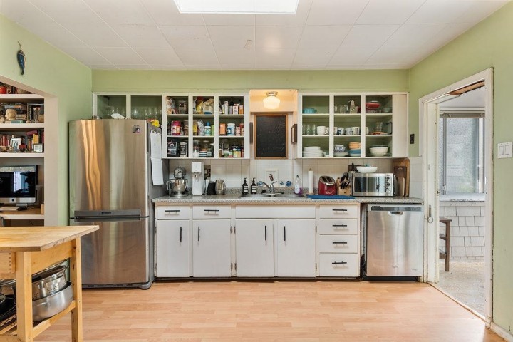 Photo 9 at 4225 John Street, Main, Vancouver East