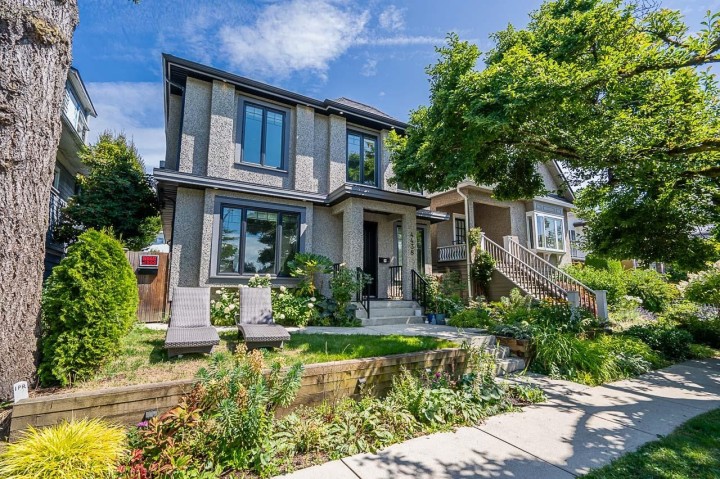 Photo 1 at 4438 Ontario Street, Main, Vancouver East