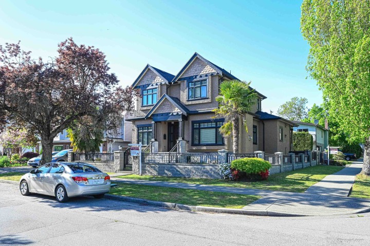 Photo 2 at 1091 E 55th Avenue, South Vancouver, Vancouver East