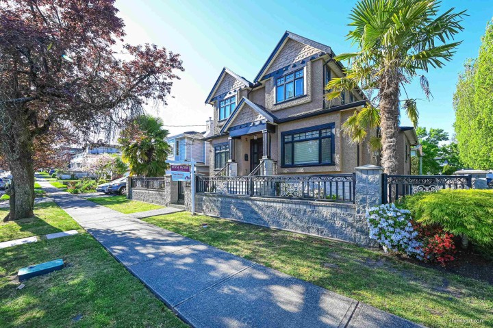 Photo 3 at 1091 E 55th Avenue, South Vancouver, Vancouver East