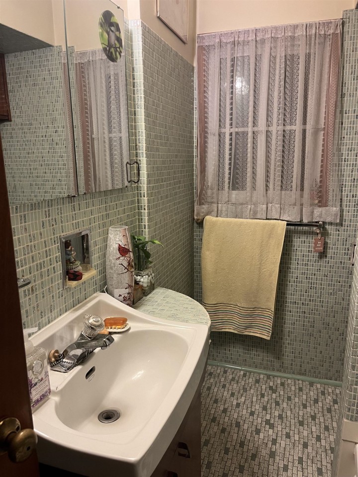 Photo 11 at 4042 Nootka Street, Renfrew Heights, Vancouver East