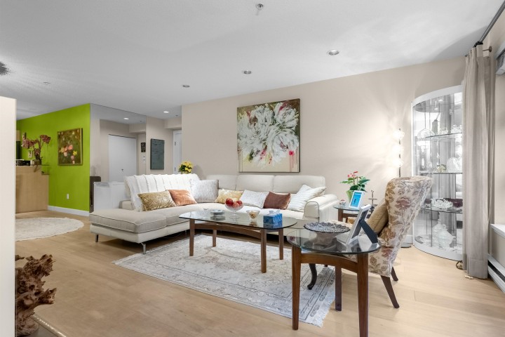 Photo 3 at 104 - 3750 Edgemont Boulevard, Edgemont, North Vancouver