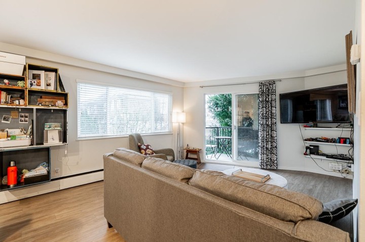 Photo 10 at 213 - 36 E 14th Avenue, Mount Pleasant VE, Vancouver East