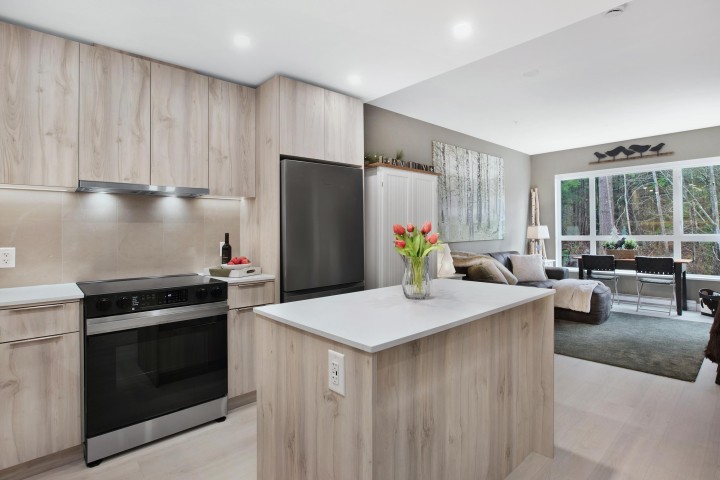 Photo 5 at 312 - 3596 Malsum Drive, Roche Point, North Vancouver