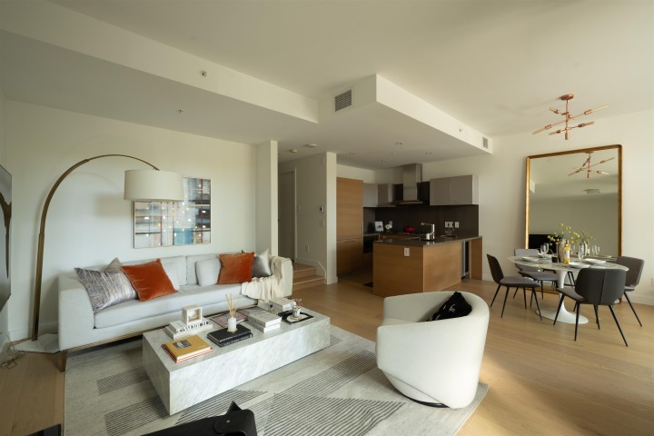 Photo 3 at 1577 W 57th Avenue, South Granville, Vancouver West