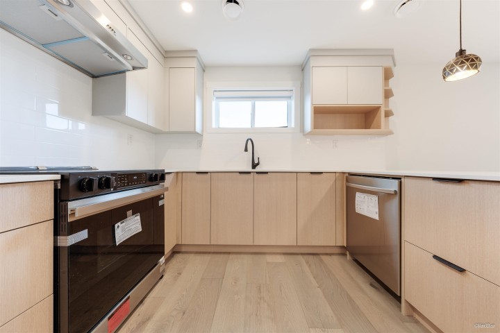 Photo 5 at 202 - 5092 Slocan Street, Collingwood VE, Vancouver East