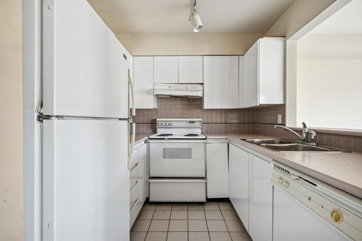 Photo 12 at 304 - 1989 W 1st Avenue, Kitsilano, Vancouver West