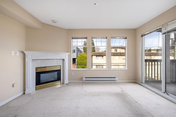 Photo 3 at 304 - 1989 W 1st Avenue, Kitsilano, Vancouver West