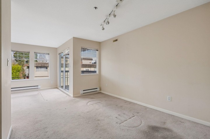 Photo 11 at 304 - 1989 W 1st Avenue, Kitsilano, Vancouver West