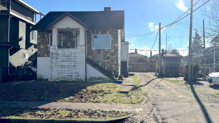 Photo 5 at 3006 E 25th Avenue, Renfrew Heights, Vancouver East