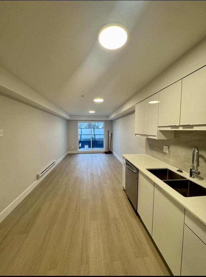 Photo 7 at 204 - 3050 Kingsway, Collingwood VE, Vancouver East