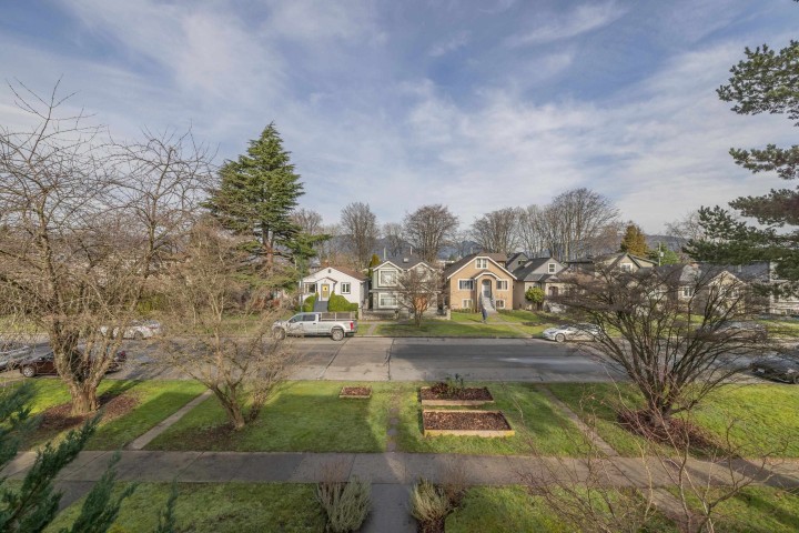 Photo 6 at 2638 Charles Street, Renfrew VE, Vancouver East