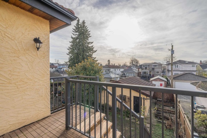 Photo 13 at 2638 Charles Street, Renfrew VE, Vancouver East