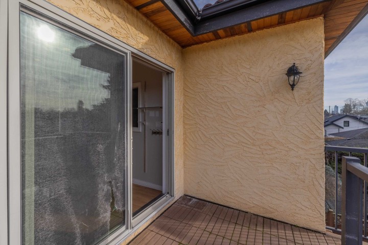 Photo 12 at 2638 Charles Street, Renfrew VE, Vancouver East