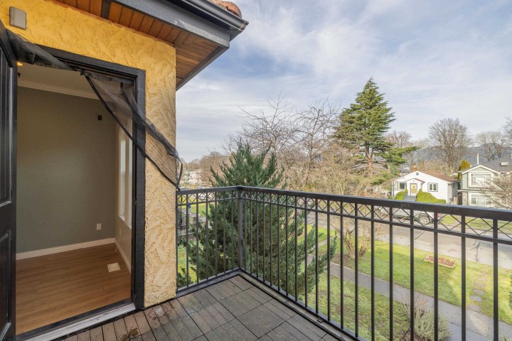 Photo 5 at 2638 Charles Street, Renfrew VE, Vancouver East