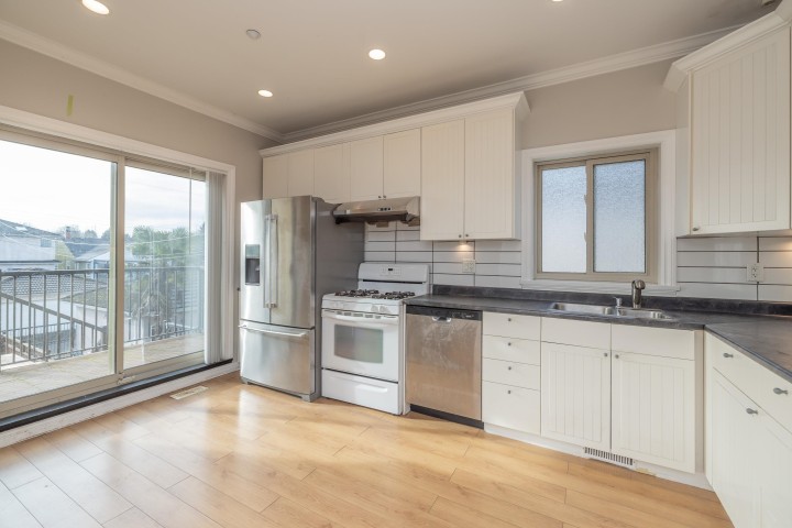 Photo 10 at 2638 Charles Street, Renfrew VE, Vancouver East