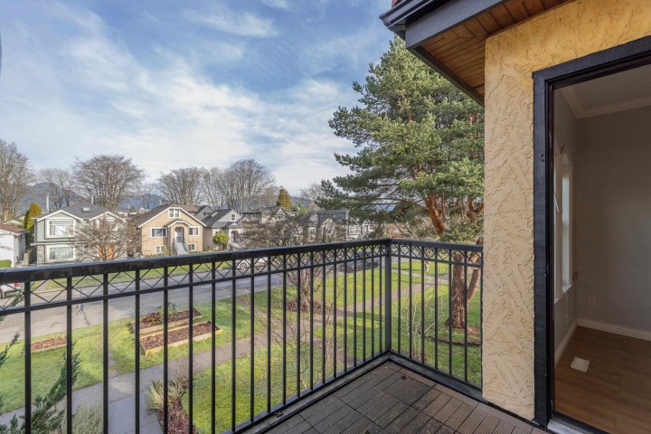 Photo 18 at 2638 Charles Street, Renfrew VE, Vancouver East