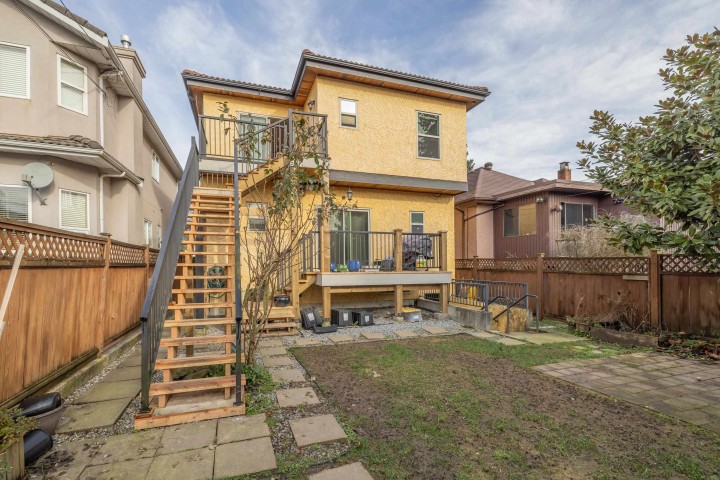 Photo 19 at 2638 Charles Street, Renfrew VE, Vancouver East