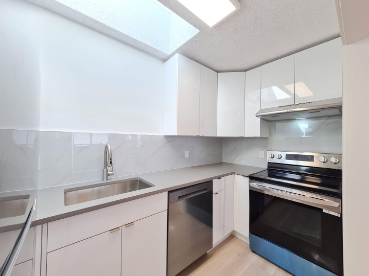 Photo 7 at 301 - 8645 Osler Street, Marpole, Vancouver West