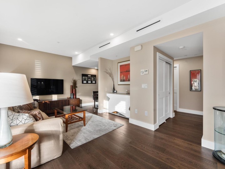 Photo 2 at 2898 Yukon Street, Mount Pleasant VW, Vancouver West